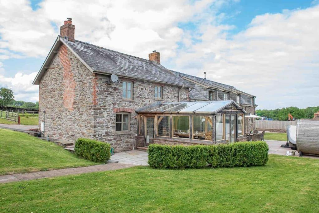 Villa Coed Farm-Hot Tub-Sleeps 12-Near Brecon Exterior foto