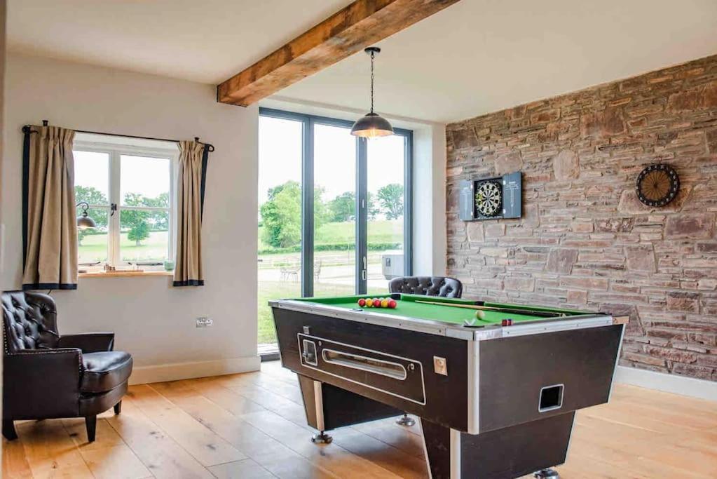 Villa Coed Farm-Hot Tub-Sleeps 12-Near Brecon Exterior foto